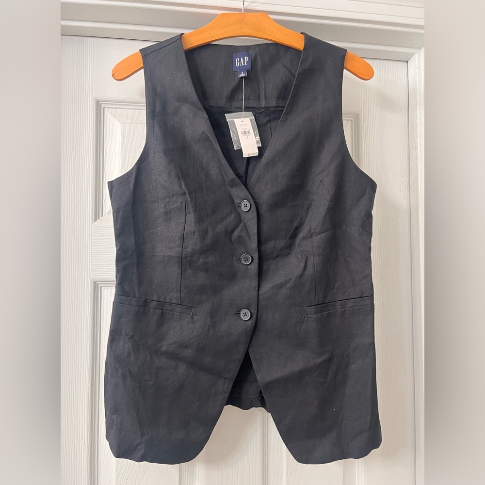 NWT GAP Women's Classic Black Linen Sleeveless Vest
- Sz Small